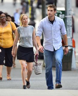 Jennifer Lawrence feet photo thumbnail