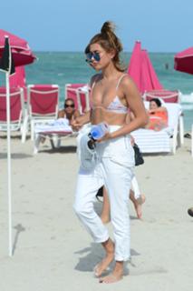 Hailey Bieber feet photo thumbnail