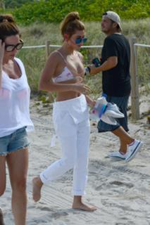 Hailey Bieber feet photo thumbnail