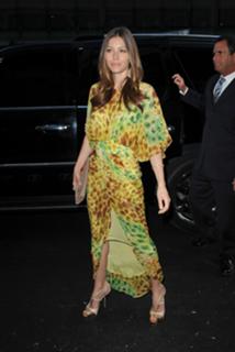 Jessica Biel feet photo thumbnail