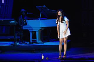 Lana Del Rey feet photo thumbnail