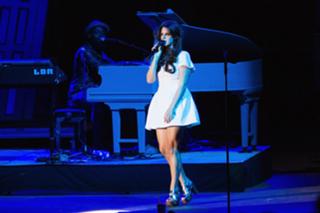 Lana Del Rey feet photo thumbnail