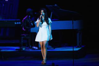 Lana Del Rey feet photo thumbnail
