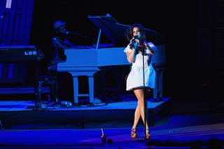 Lana Del Rey feet photo thumbnail