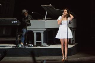 Lana Del Rey feet photo thumbnail
