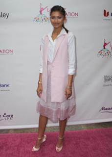 Zendaya feet photo thumbnail