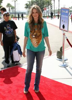 Alicia Silverstone feet photo thumbnail