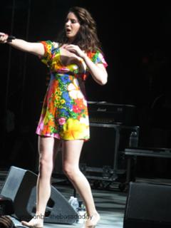 Lana Del Rey feet photo thumbnail
