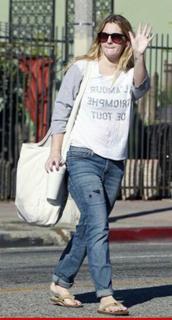 Drew Barrymore feet photo thumbnail