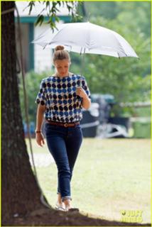Drew Barrymore feet photo thumbnail