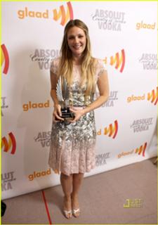Drew Barrymore feet photo thumbnail