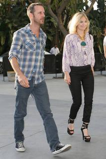 Drew Barrymore feet photo thumbnail