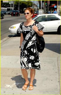 Drew Barrymore feet photo thumbnail