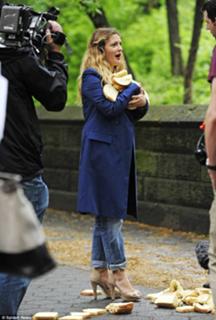 Drew Barrymore feet photo thumbnail