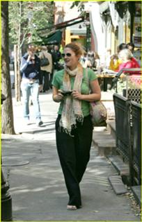 Drew Barrymore feet photo thumbnail