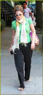 Drew Barrymore feet photo thumbnail