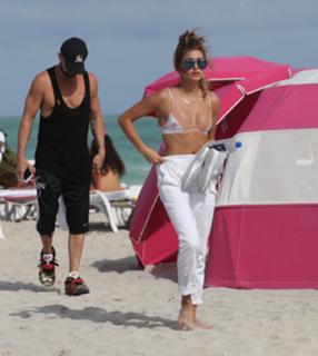 Hailey Bieber feet photo thumbnail