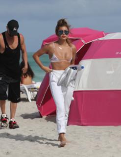 Hailey Bieber feet photo thumbnail