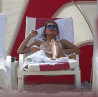 Hailey Bieber feet photo thumbnail