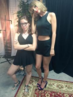 Taylor Swift feet photo thumbnail