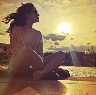 Kéfera Buchmann feet photo thumbnail