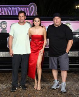 Selena Gomez feet photo thumbnail
