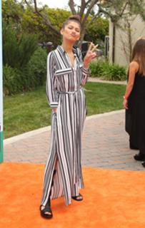 Zendaya feet photo thumbnail
