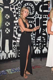 Kimberley Garner feet photo thumbnail