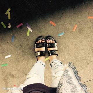 Lily Collins feet photo thumbnail