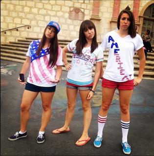 Colleen Ballinger feet photo thumbnail
