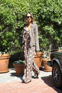 Jessica Alba feet photo thumbnail