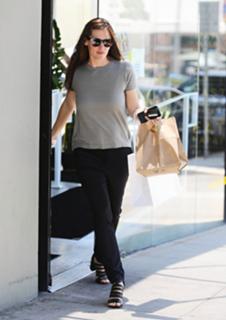 Jennifer Garner feet photo thumbnail