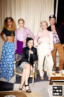 Katy Perry feet photo thumbnail