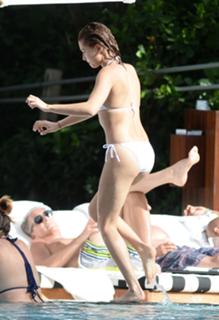 Hailey Bieber feet photo thumbnail