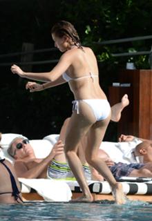 Hailey Bieber feet photo thumbnail