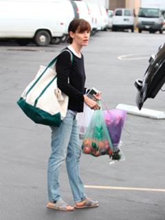 Jennifer Garner feet photo thumbnail