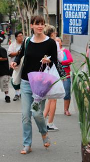 Jennifer Garner feet photo thumbnail
