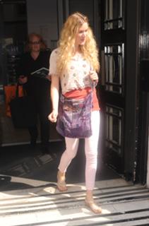 Joss Stone feet photo thumbnail