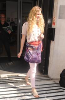 Joss Stone feet photo thumbnail