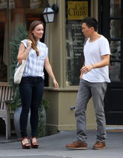 Olivia Wilde feet photo thumbnail