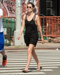Cobie Smulders feet photo thumbnail