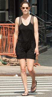 Cobie Smulders feet photo thumbnail
