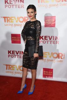 Victoria Justice feet photo thumbnail