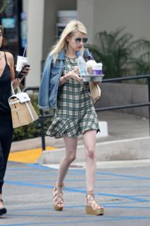 Emma Roberts feet photo thumbnail