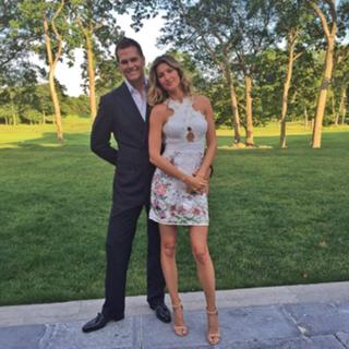Gisele Bündchen feet photo thumbnail