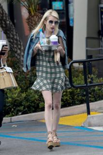 Emma Roberts feet photo thumbnail