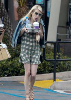 Emma Roberts feet photo thumbnail