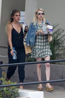 Emma Roberts feet photo thumbnail