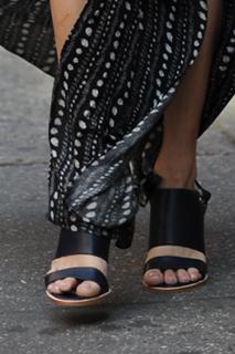 Vanessa Hudgens feet photo thumbnail