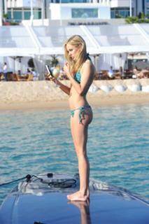 Kimberley Garner feet photo thumbnail